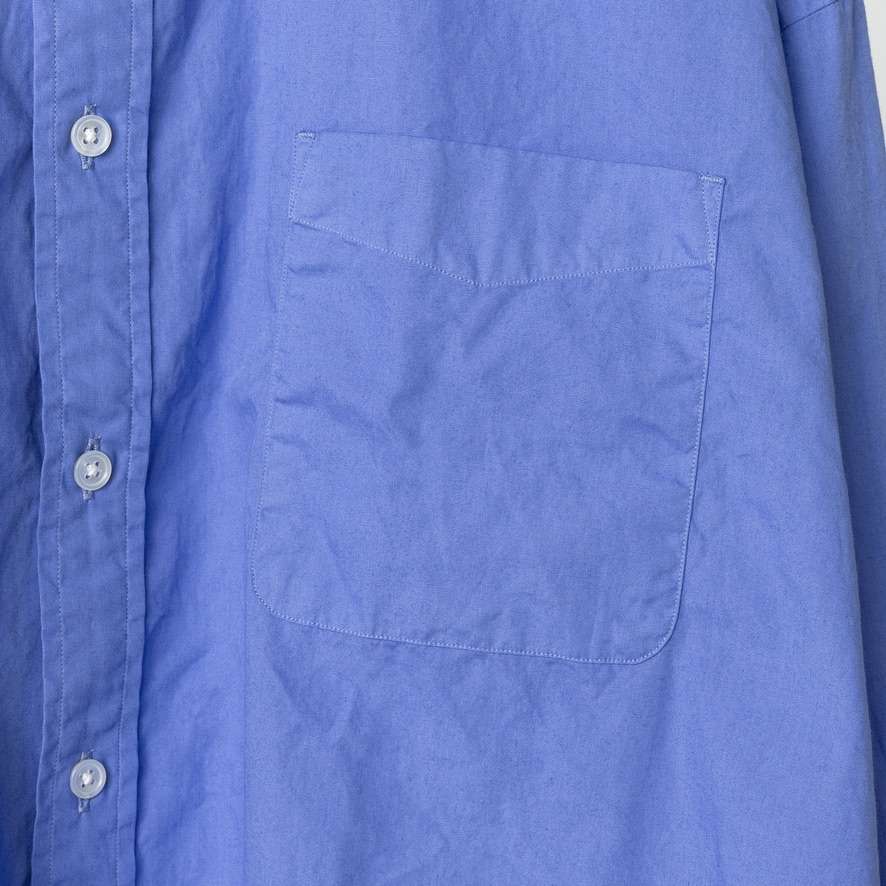 キャッタのレギュラーワイドシャツ、ブルー色のゆったりとしたメンズシャツの前面画像